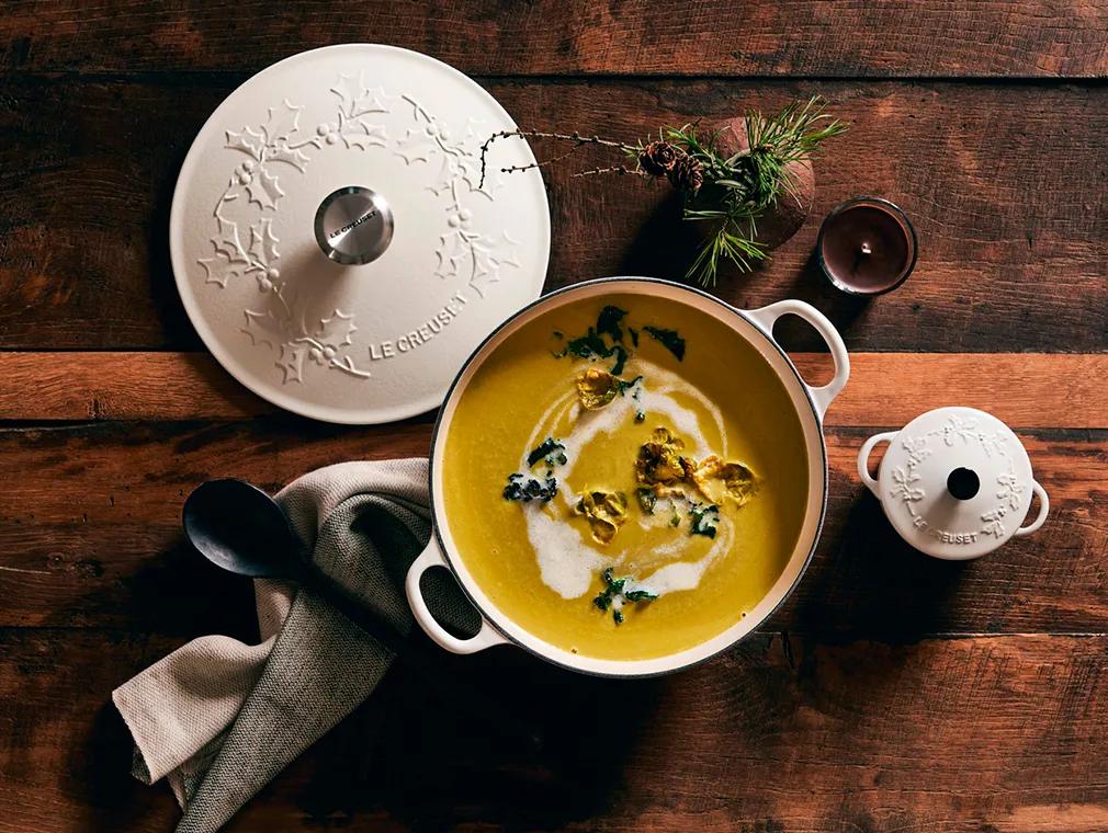 Zuppa di cavolini di Bruxelles con curry e latte di cocco