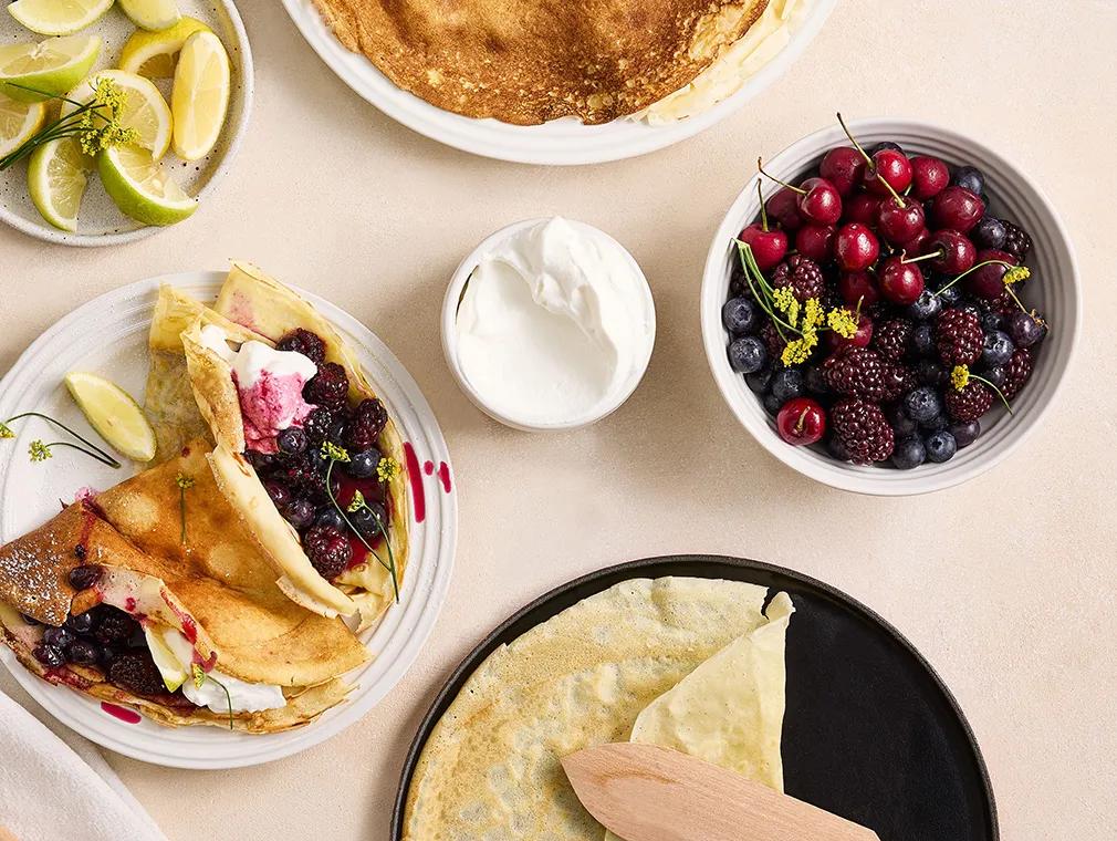 Crêpes con panna e frutti di bosco
