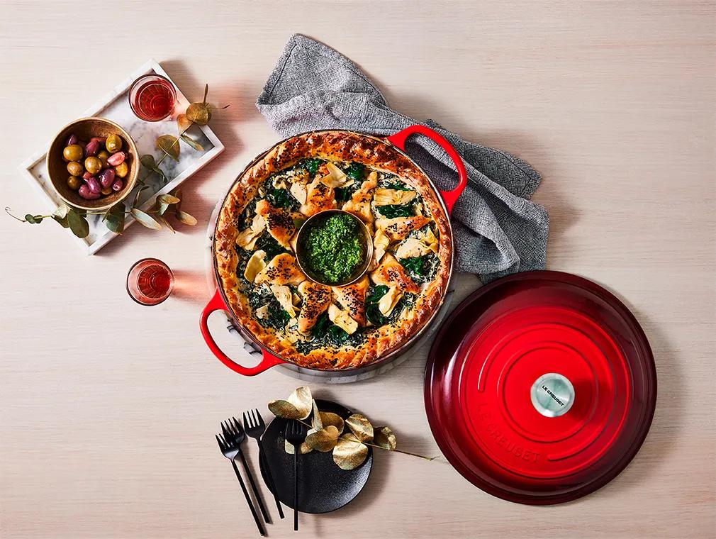 Corona di pane ripiena con spinaci, carciofi e ricotta