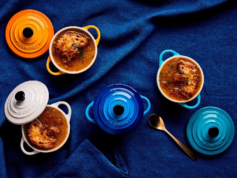 Zuppa di cipolle alla francese con pane tostato al Groviera