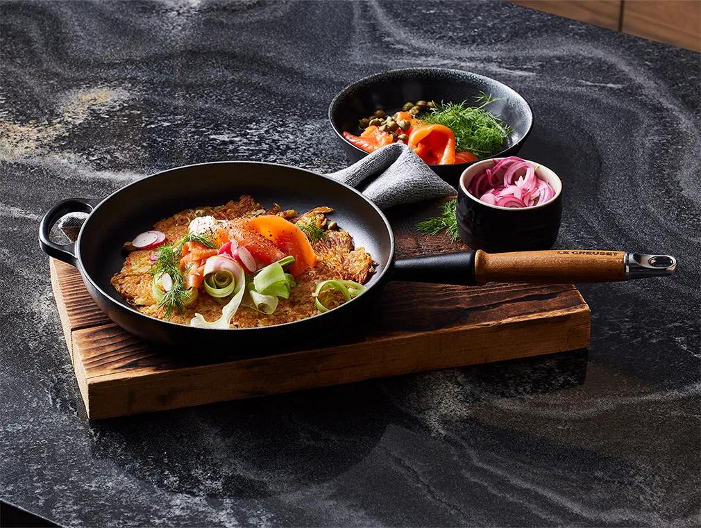Rosti di patate dolci all’arancia con salmone affumicato e panna acida