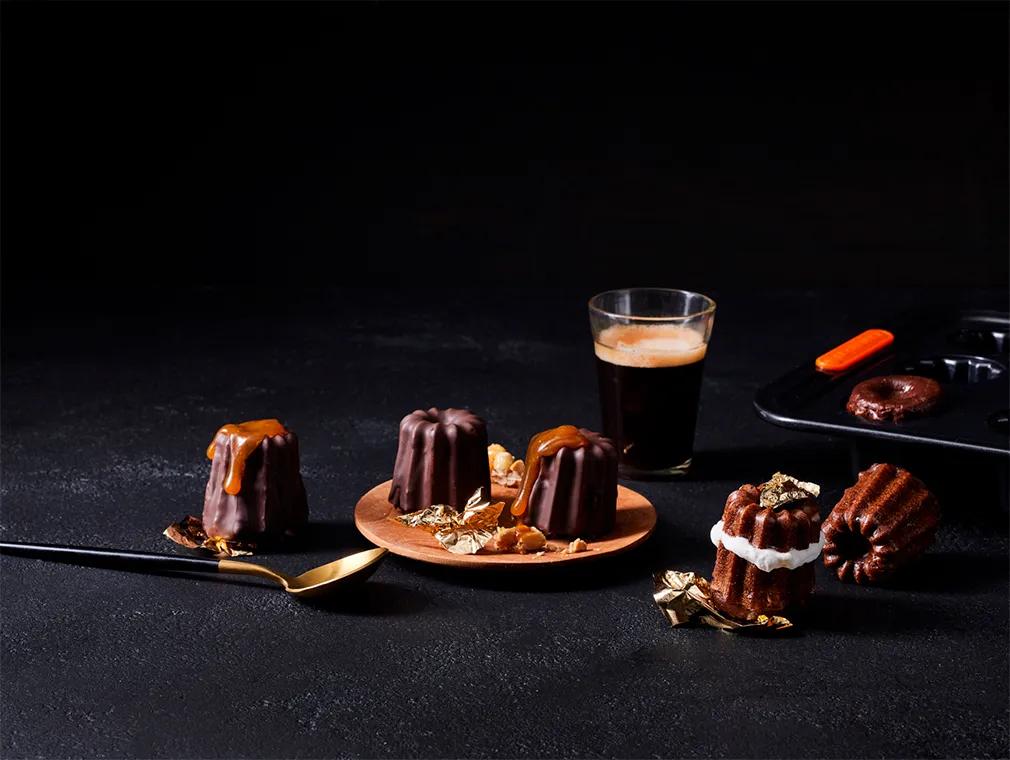 Cannelé di Pasqua al cioccolato, caramello e arachidi