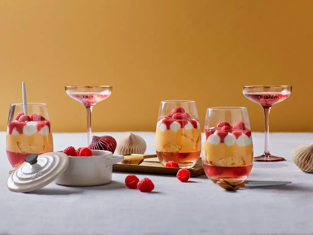 Zuppa inglese con curd al lampone e gelatina di champagne