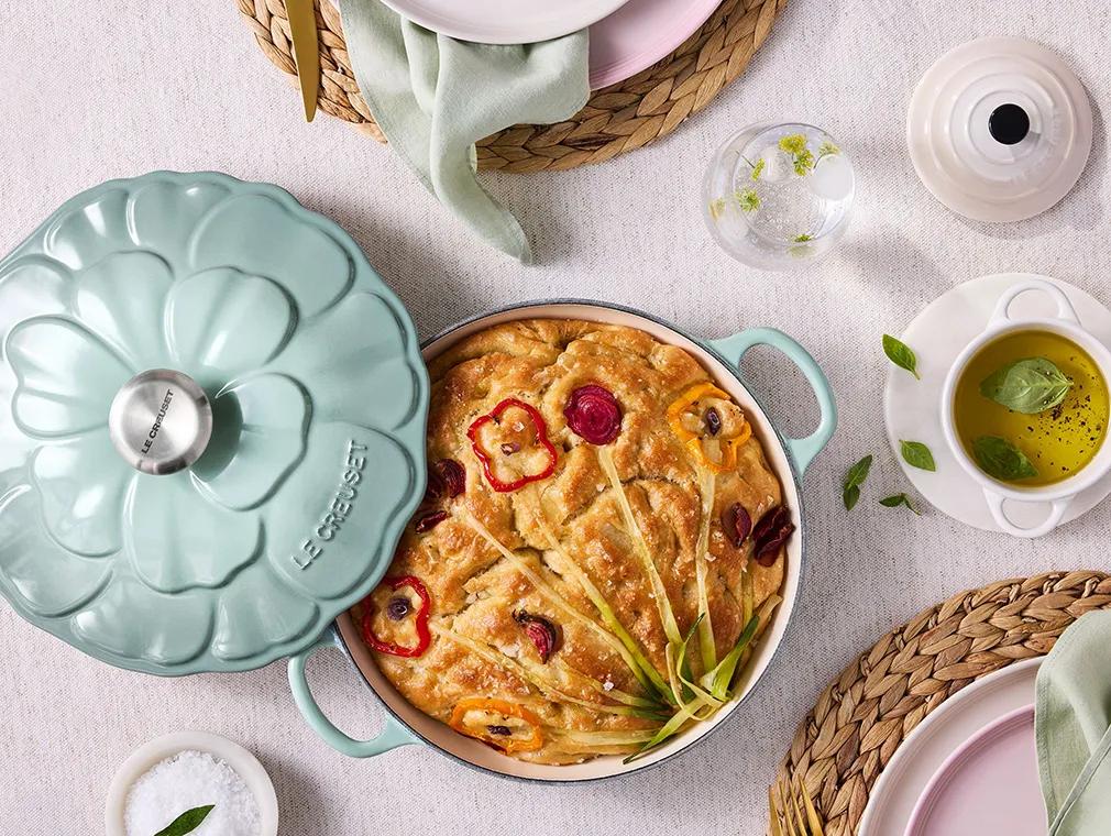 Focaccia con cipolle, peperoni e porri